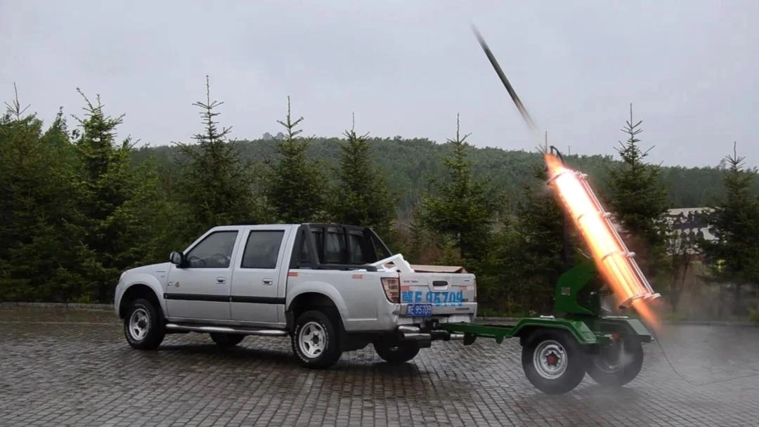 1591853559971055.webp ▲5月7日,莫旗巴彦乡开展人工增雨地面作业.webp